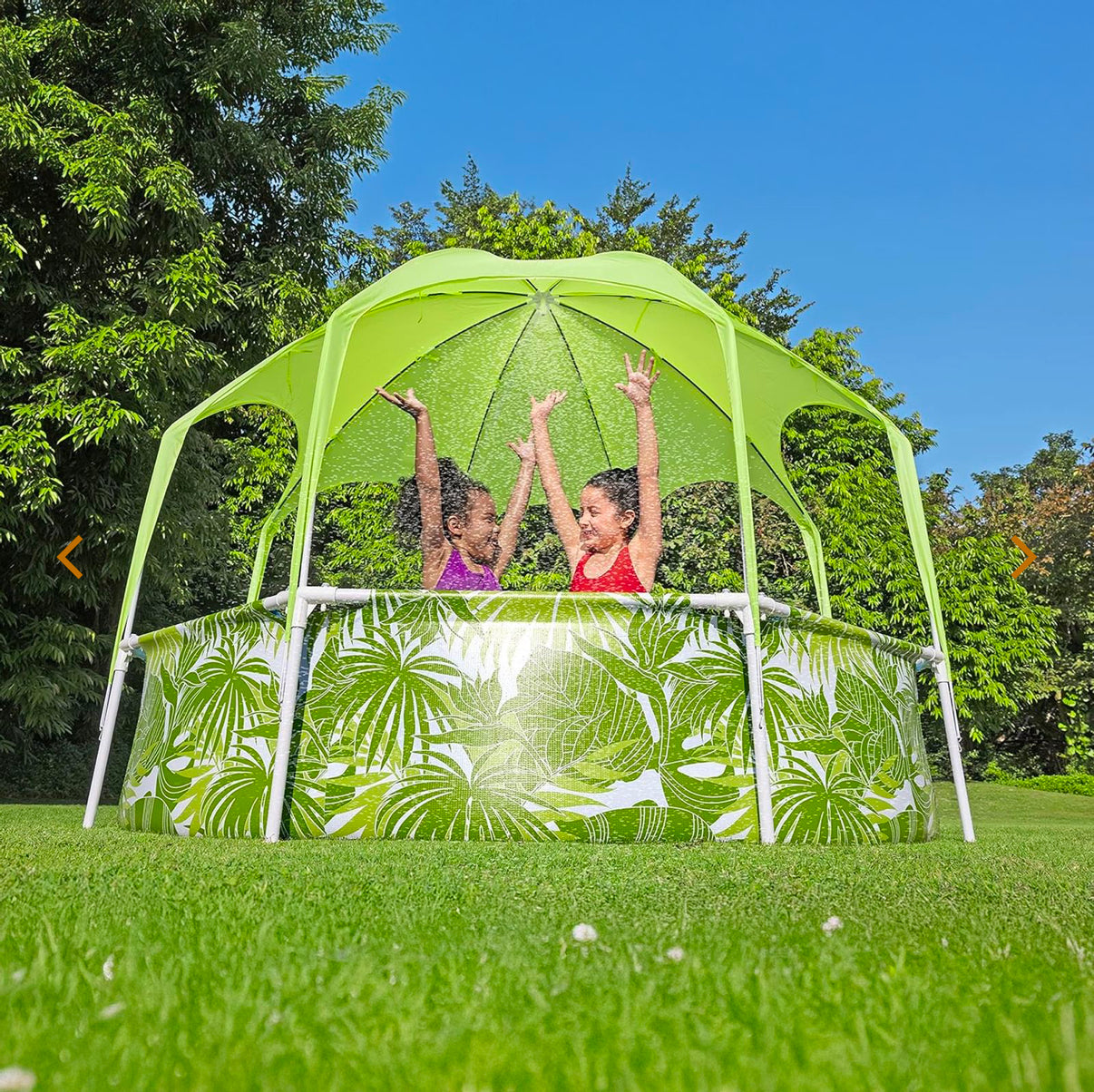 حوض سباحة مع مظلة