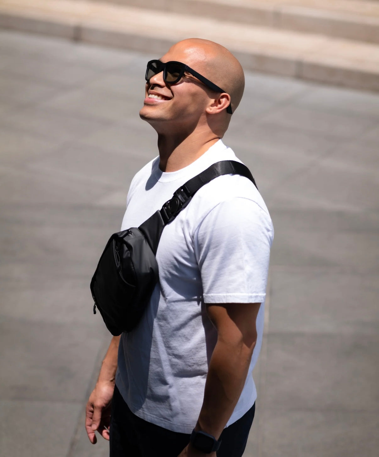 نظارات شمسية ذكية Chamelo Dusk Classic – مرآة دخان، إطار أسود مات، زر تحكم + تطبيق ذكي